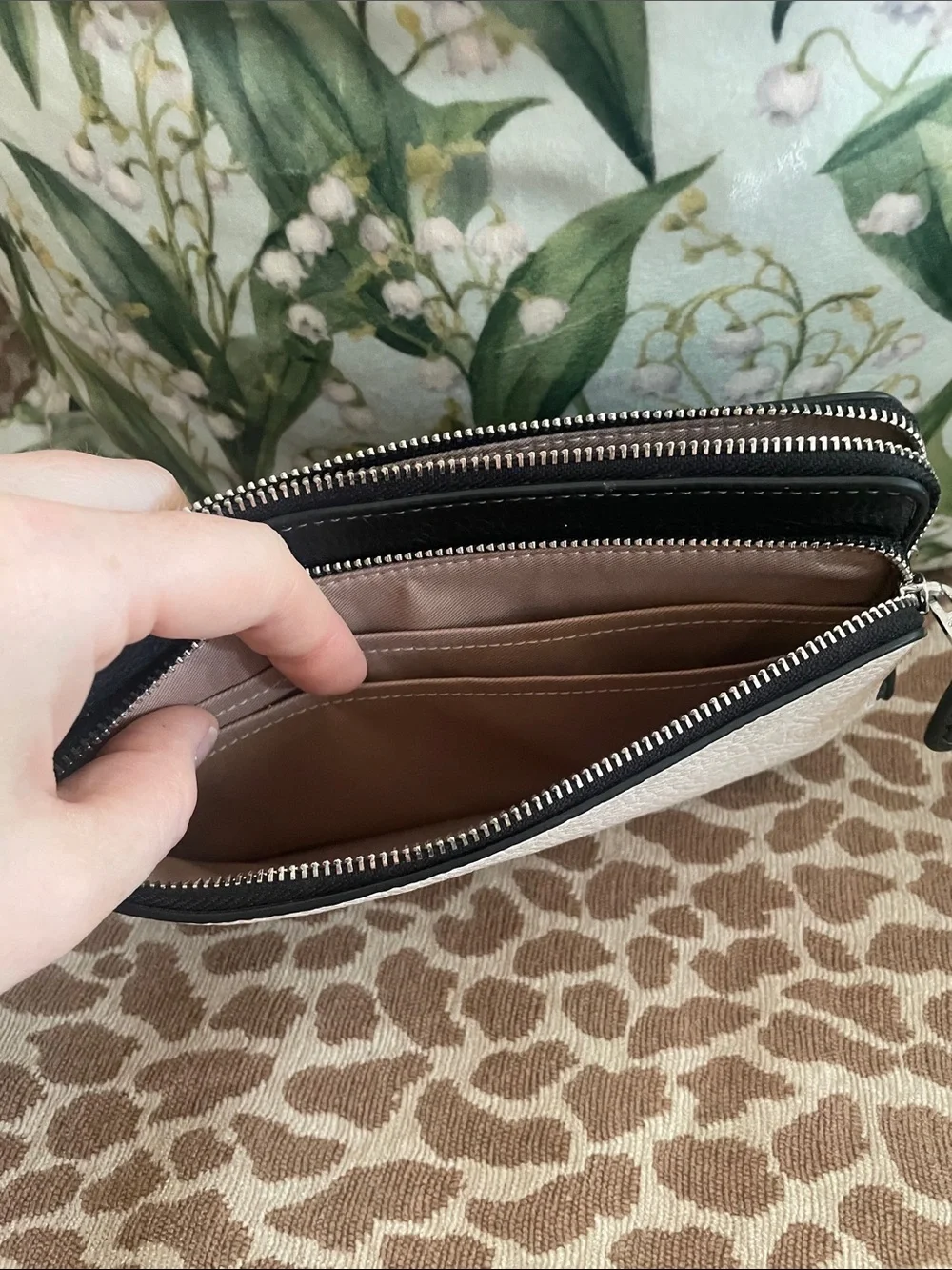 Coach Two-Tone Pebbled Leather Wristlet in Cream and Black NEW Double Zipper